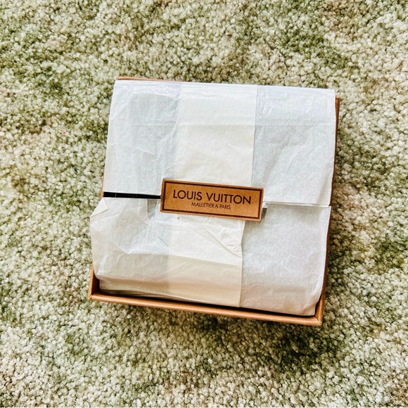 Louis Vuitton Wallet - Picture 2 of 9